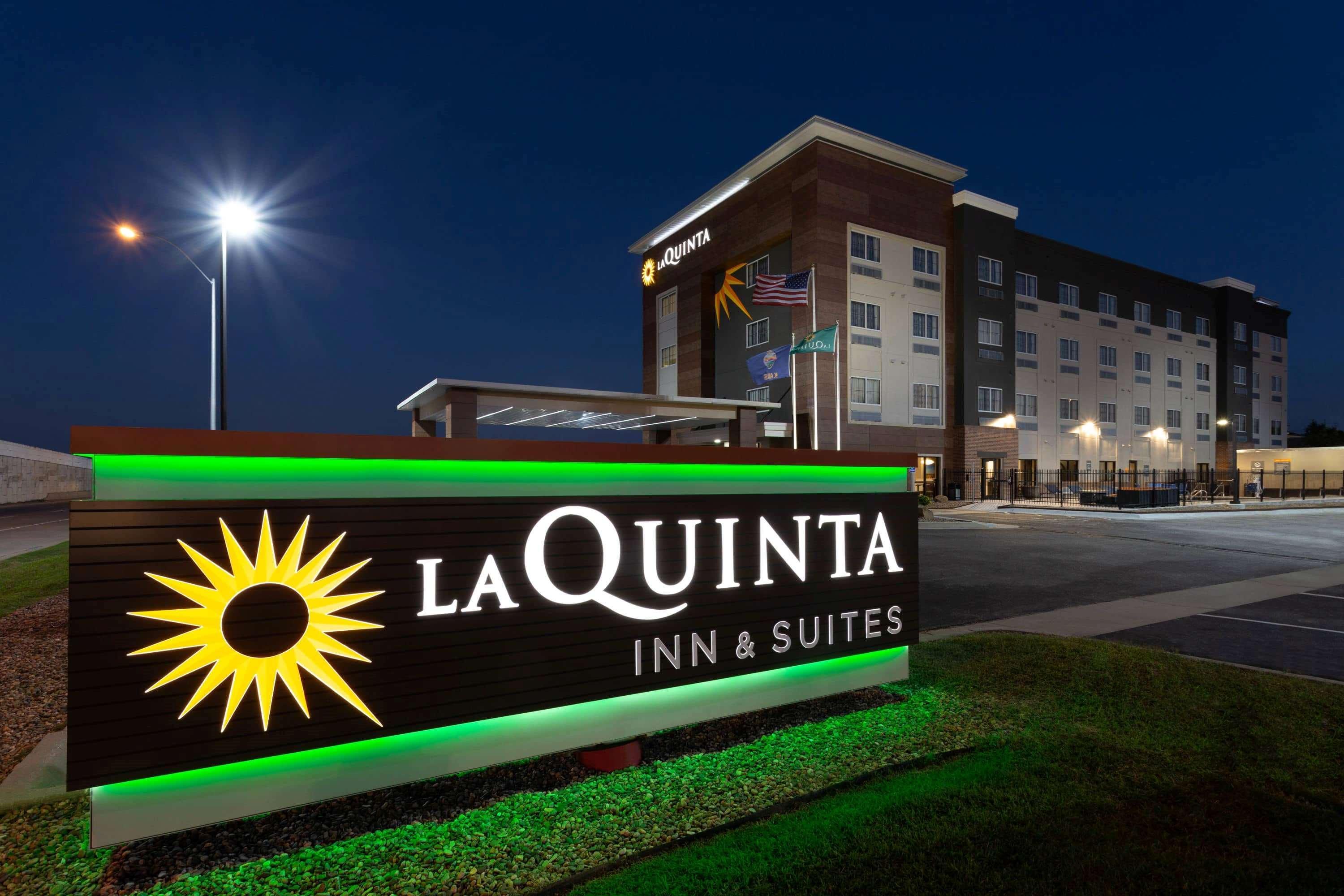 La Quinta By Wyndham Wichita Airport Hotel Ngoại thất bức ảnh
